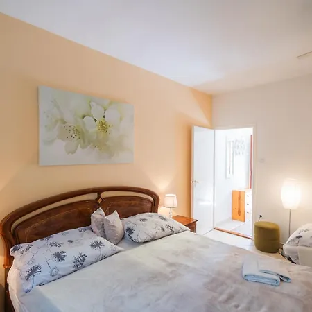 Juno Apartment *